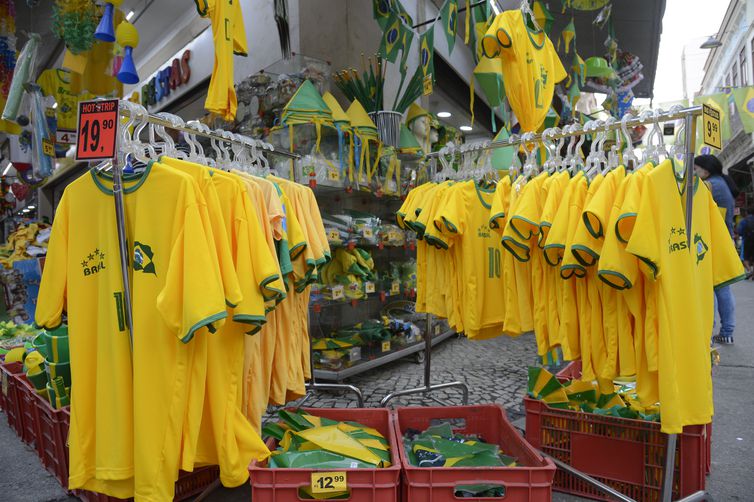 Read more about the article Venda de produtos para a Copa do Mundo ainda está fraca no comércio carioca