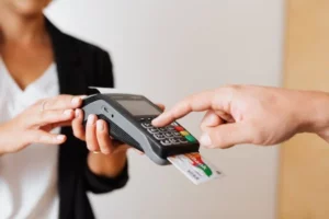 Read more about the article Com impulso do Pix, cartão de débito deverá pagar comércio de forma instantânea