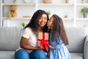 Leia mais sobre o artigo Dia das Mães: além da celebração afetiva