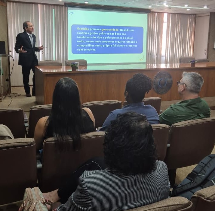 No momento, você está visualizando Palestra “Ciclo Virtuoso” reúne lojistas e destaca pessoas como diferencial competitivo do varejo
